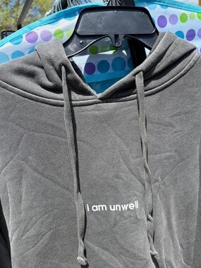 Women’s Gray Crewneck Hoodie Sweater - 'i am unwell' Graphic